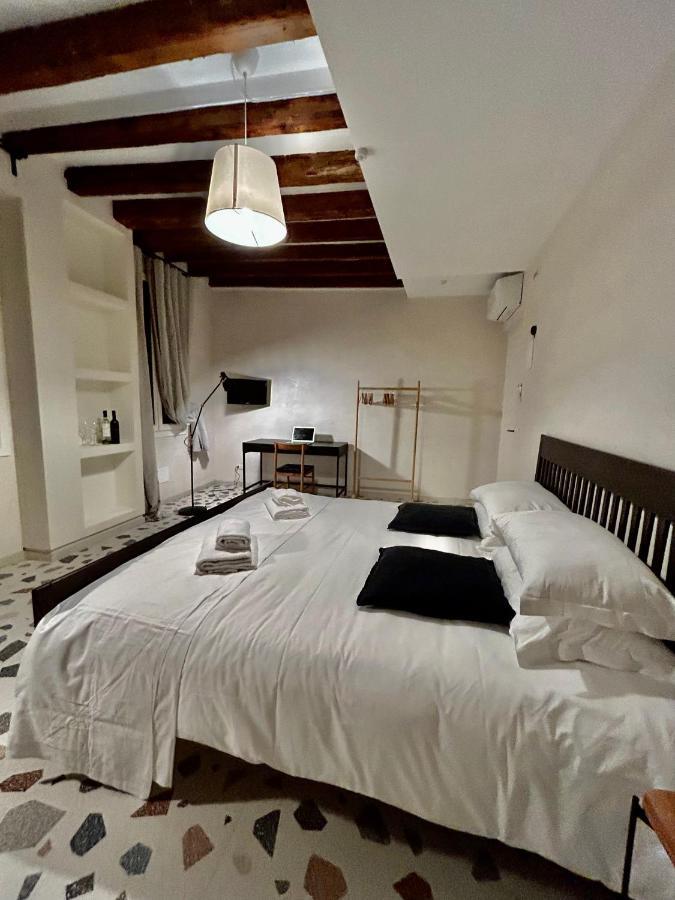 Farini Suites Wi-Fi Венеция Экстерьер фото