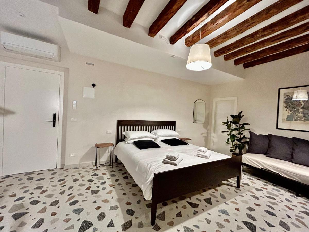 Farini Suites Wi-Fi Венеция Экстерьер фото