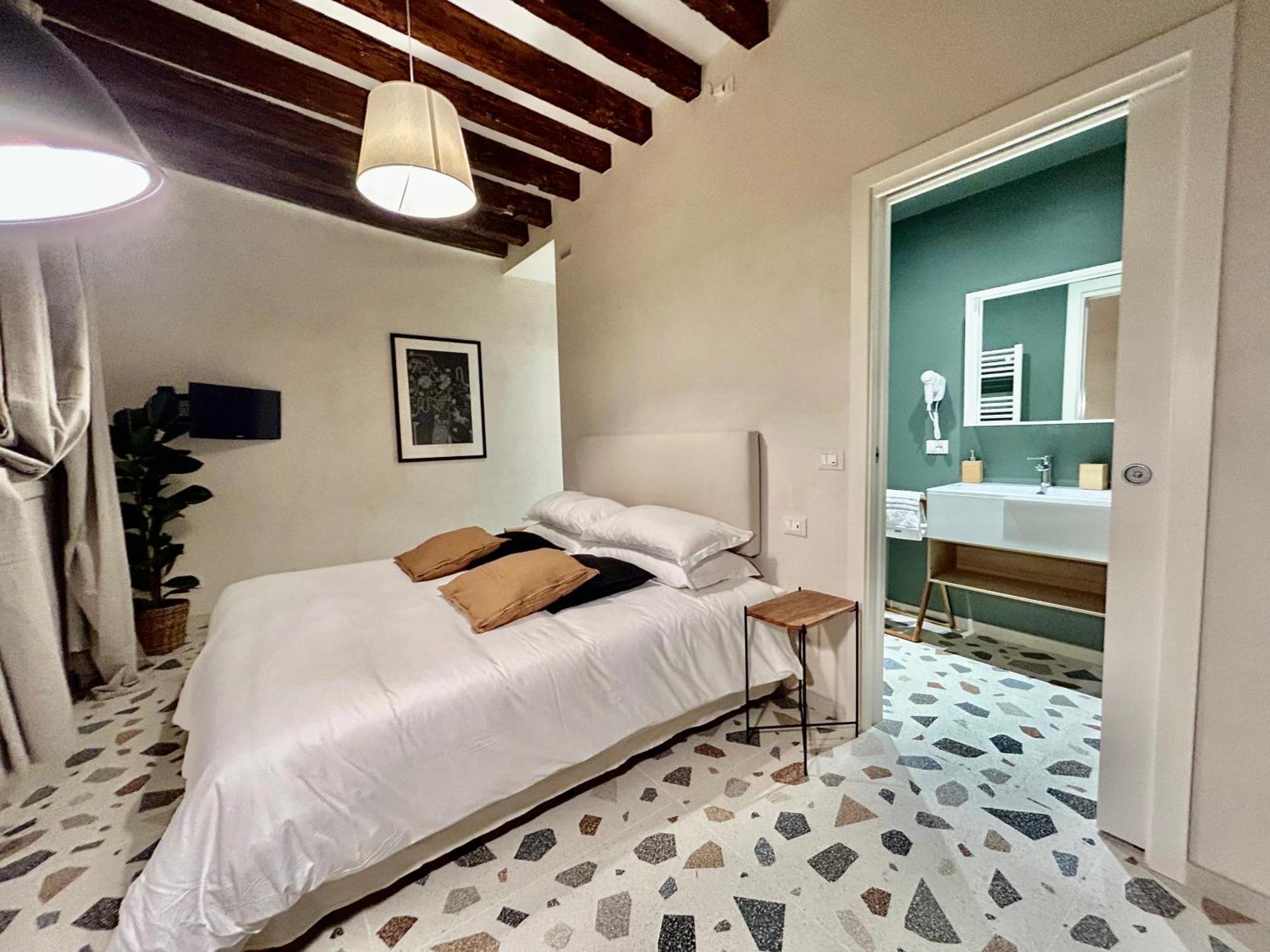 Farini Suites Wi-Fi Венеция Экстерьер фото