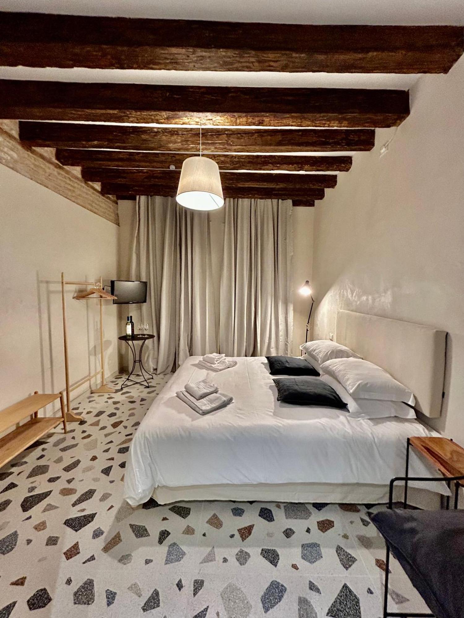 Farini Suites Wi-Fi Венеция Экстерьер фото
