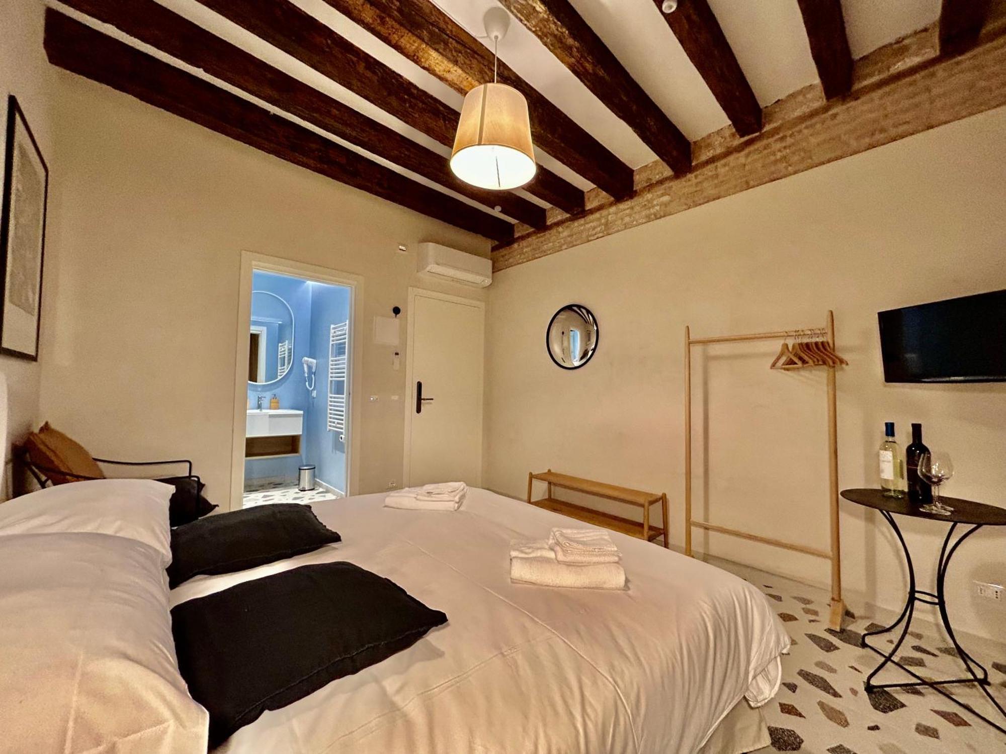 Farini Suites Wi-Fi Венеция Экстерьер фото
