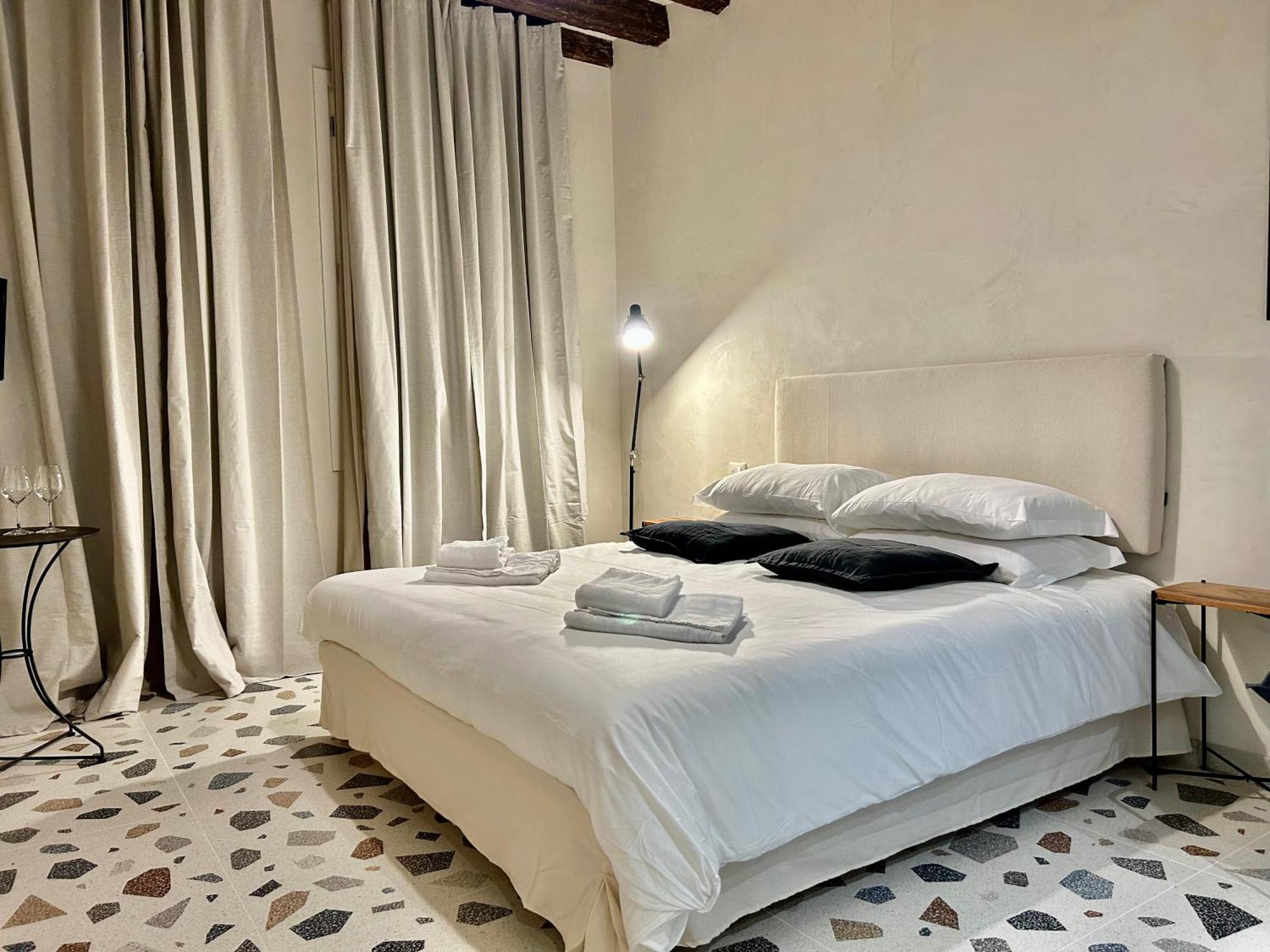 Farini Suites Wi-Fi Венеция Экстерьер фото